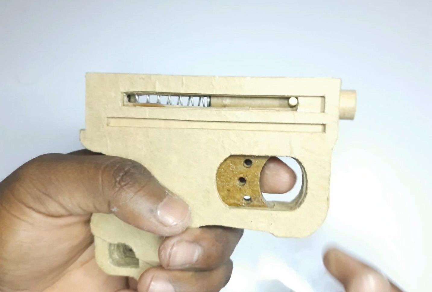 用纸板做一把玩具来复枪制作过程+图纸wgog902纸板枪制作方法 纸板手工枪 手工纸板枪 纸板枪设计图 自制纸板枪 – wgog纸板手工全系列